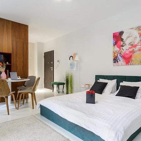 Modern Apartments With Access To The Pool Near Rondo Daszynskiego Station Warsawa Bagian luar foto