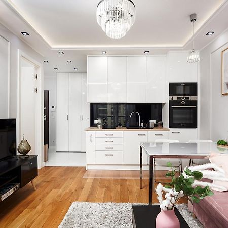 Modern Apartments With Access To The Pool Near Rondo Daszynskiego Station Warsawa Bagian luar foto