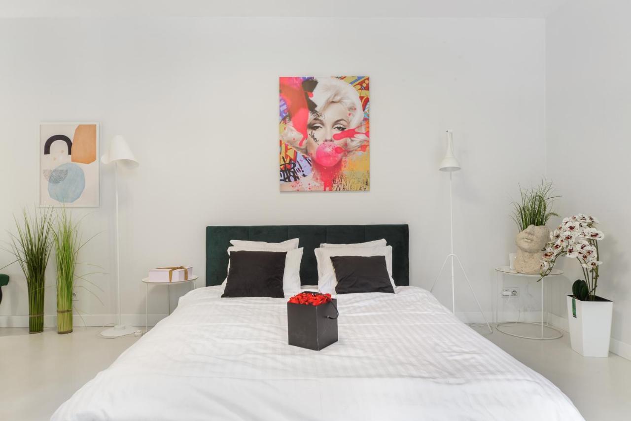 Modern Apartments With Access To The Pool Near Rondo Daszynskiego Station Warsawa Bagian luar foto