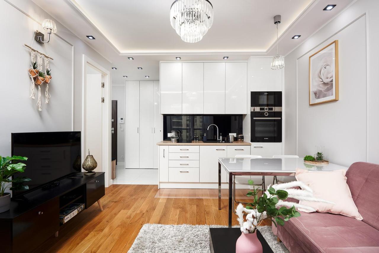 Modern Apartments With Access To The Pool Near Rondo Daszynskiego Station Warsawa Bagian luar foto