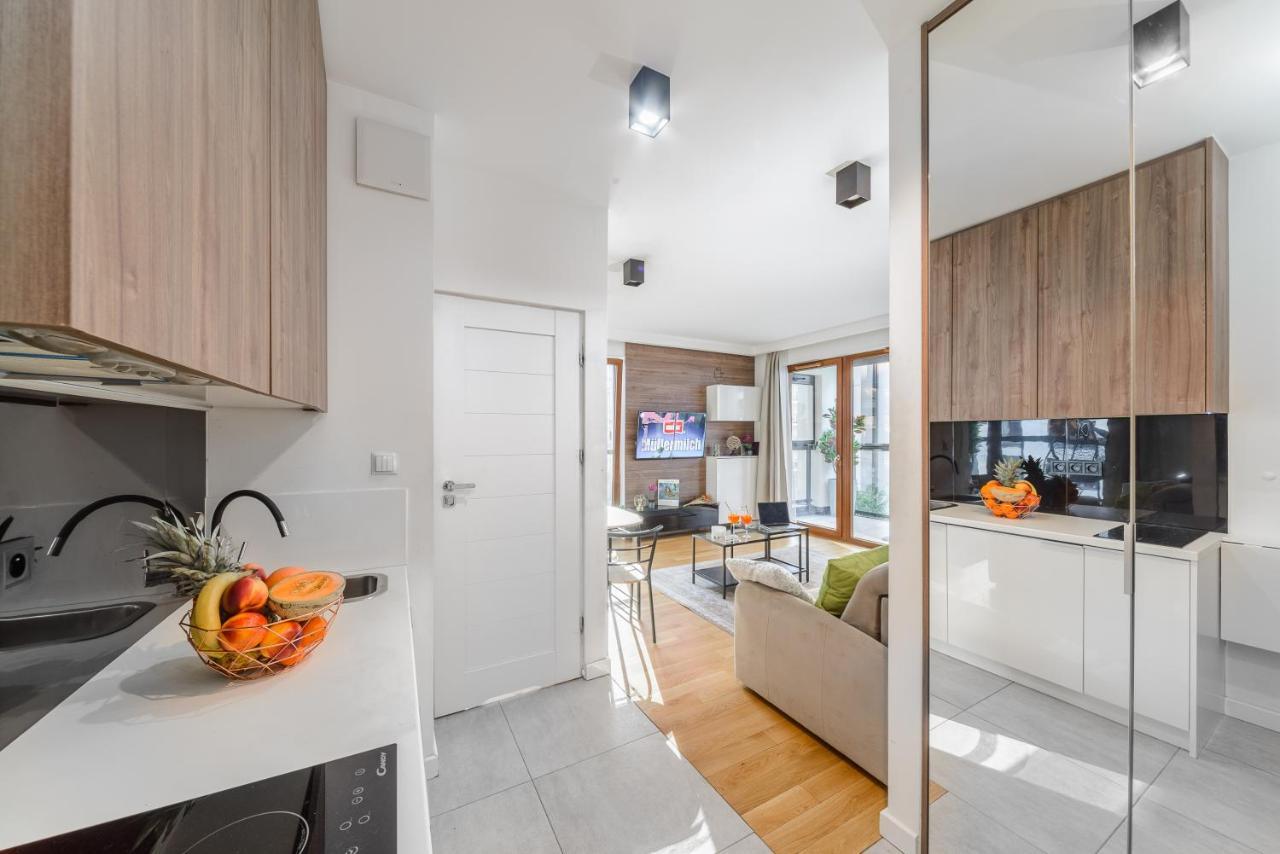 Modern Apartments With Access To The Pool Near Rondo Daszynskiego Station Warsawa Bagian luar foto
