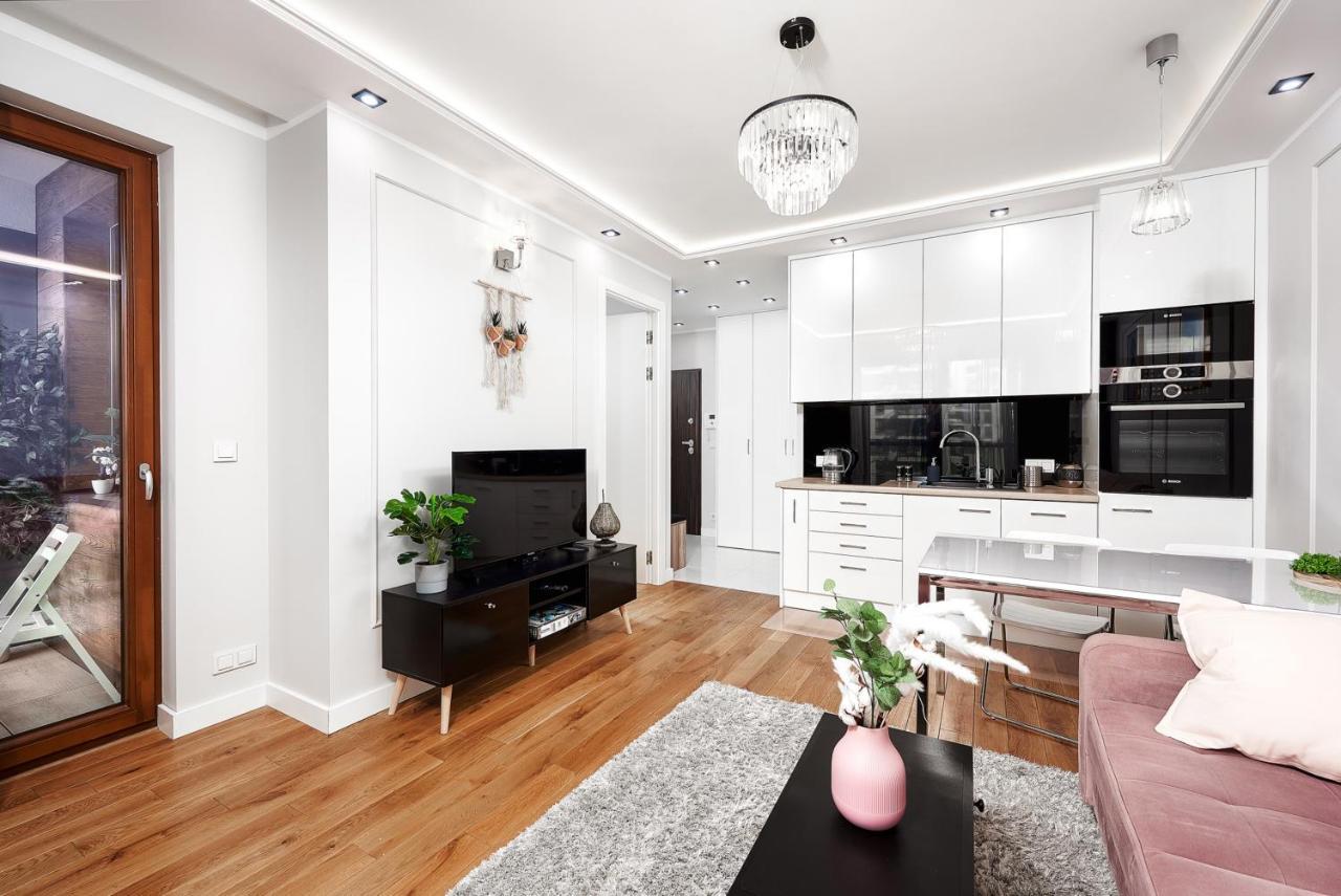 Modern Apartments With Access To The Pool Near Rondo Daszynskiego Station Warsawa Bagian luar foto